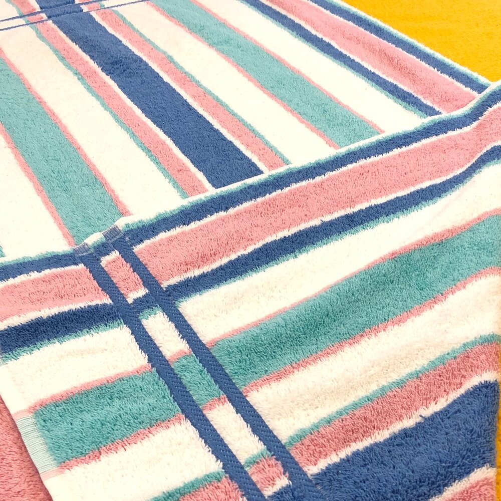 Vintage CANNON USA Landmark Collection Pink Blue Stripe Bath Towel 27"x48.5"